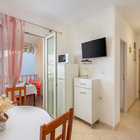 Bella Vista - Two Bedroom With Terrace A4 *