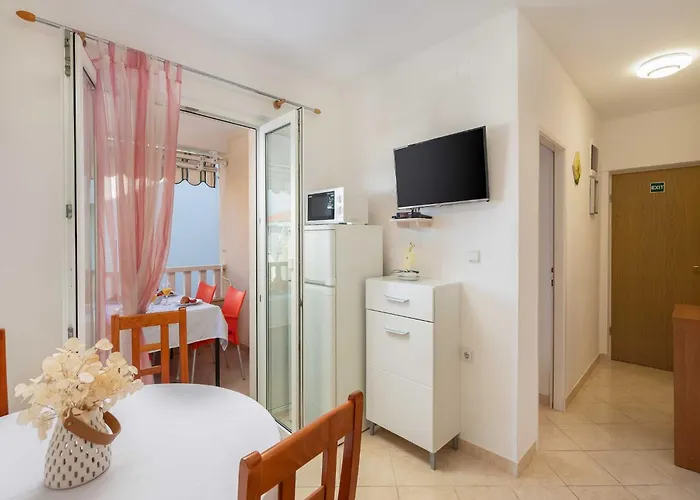 Bella Vista - Two Bedroom With Terrace A4 *